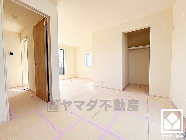 約10.75帖の3階洋室です。こちらも2WAYのお部屋となっており、間仕切り壁の施工が可能です。