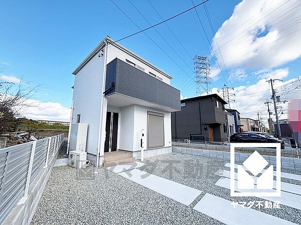 「万代尼崎食満店」まで徒歩8分、「ファミリーマート田能四丁目」まで徒歩8分など、お買い物施設が徒歩圏内に複数あり便利な住環境です。