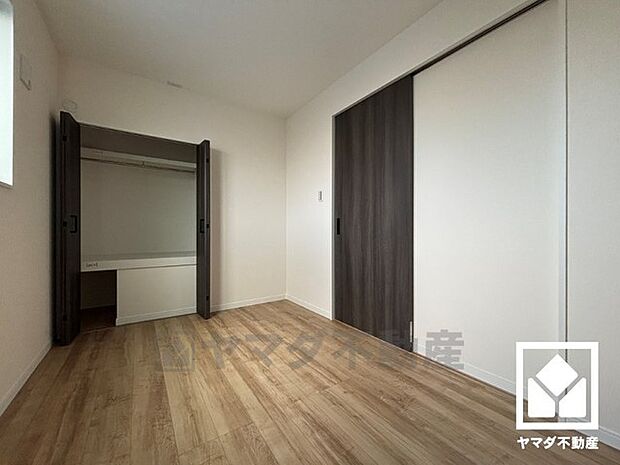 約5帖の2階洋室です。全居室フローリングでお掃除ラクラクです。