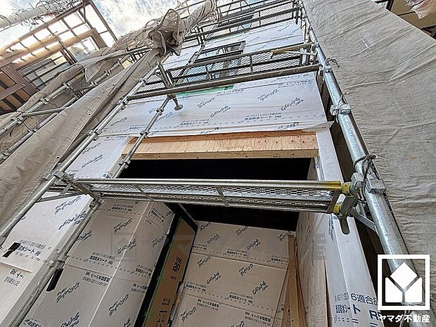 ガレージには外部収納を完備。ベビーカー、アウトドア用品まですっきり収まり、いつでも整った空間に。お掃除道具や、スタッドレスタイヤなどの季節用品を保管するスペースなどとしてもご活用いただけます。