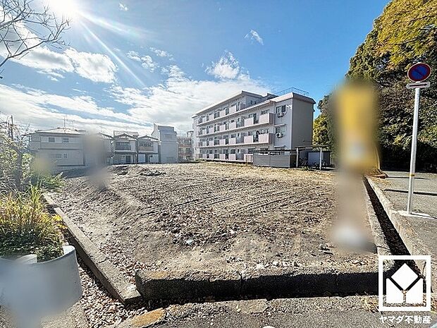 落ち着いた色合いと直線的な美しさが調和したモダンな外観。帰るたびに安心感を感じられる佇まい。