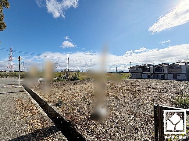 収納力豊富なウォークインクローゼット付き。お洋服はもちろん、スーツケースなどの大物もしっかり収納できます。