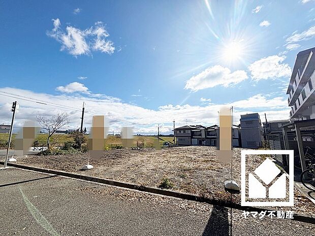 開発分譲地ですので区画の整った街並みです。同じ時期に生活をスタートするご家族が多いため、困ったときにも心強いですね。