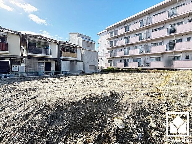 落ち着いた色合いと直線的な美しさが調和したモダンな外観。帰るたびに安心感を感じられる佇まい。