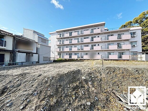 収納力豊富なウォークインクローゼット付き。お洋服はもちろん、スーツケースなどの大物もしっかり収納できます。