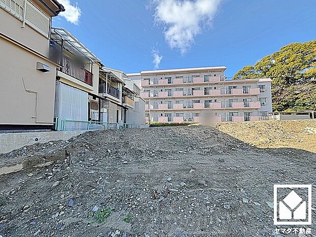 浴室には小窓が付いているので明るく、こもりがちな湿気もすぐ取り除くことができます。