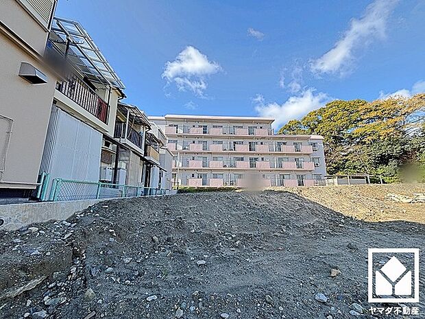 収納力豊富なウォークインクローゼット付き。お洋服はもちろん、スーツケースなどの大物もしっかり収納できます。
