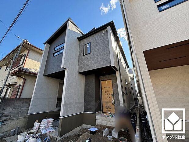 キッチンには窓がございますので、昼間は手元が明るく、お料理がはかどります。