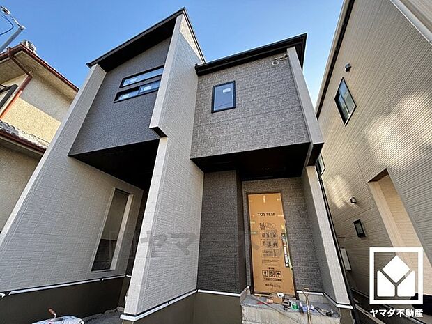 収納力豊富なウォークインクローゼット付き。お洋服はもちろん、スーツケースなどの大物もしっかり収納できます。