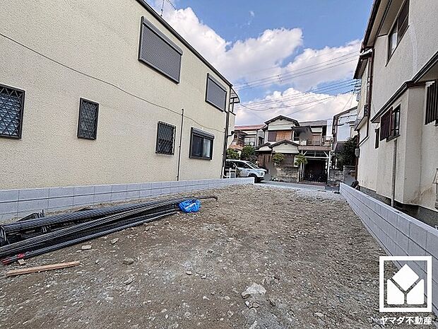 ブランコやすべり台などの複合遊具などが設置された「下食満北台公園」まで徒歩4分など、徒歩圏内に複数の公園があり、子育て世帯の方にもお勧めです。