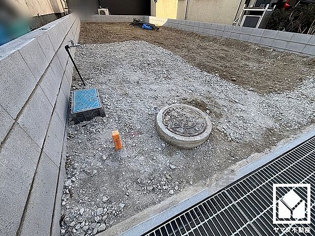 リビングにも収納スペースがあり、住空間を広々お使いいただけます。日用品のストックなども収納できます。