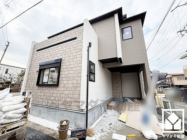 広々18.5帖のLDKが魅力。折り上げ天井で開放感をプラス。家族全員がリラックスできる、ゆったりとした快適リビングで温かい団らんの時間を。