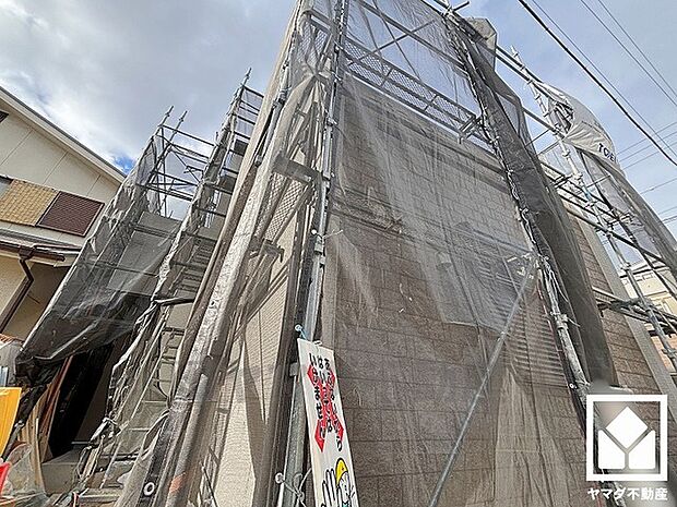 浴室暖房乾燥機付き。真冬の寒い浴室を暖かく、また雨の日の洗濯物の乾燥にと多用途に活躍する機能です。