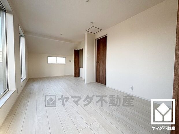 全居室2面採光以上。明るい陽光がたっぷり差し込む心地よい生活空間です。間仕切り壁設置後も、各室2面採光・クローゼット付きの過ごしやすいお部屋となります。