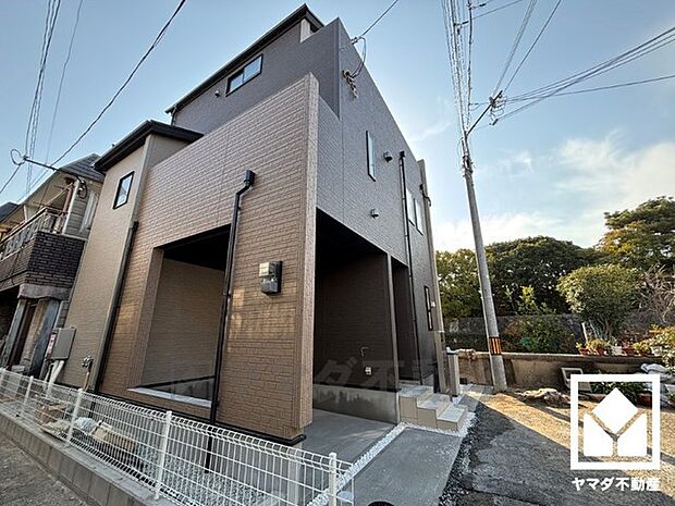 開放感のある北西・北東角地に建つ、大阪湾沿いの住宅です。ご成約でヤマダポイントプレゼント中です。お問合せお待ちしております。