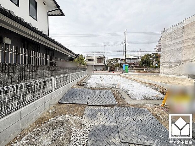 開発分譲地ですので区画の整った街並みです。同じ時期に生活をスタートするご家族が多いため、困ったときにも心強いですね。