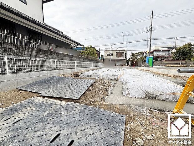 リビングにはカフェカウンターや書斎スペースなども用意されており、ゆったりリラックスできる空間としても、作業スペースやお子様のお勉強机などとしてもお使いいただけます。