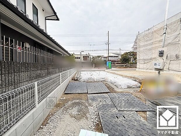 キッチンはフラットタイプのカウンターキッチンなので配膳や片付けがしやすく、お料理中でもお子様の様子が分かって安心です。