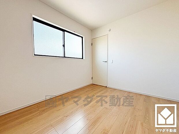 約5.2帖の洋室です。全居室フローリングでお掃除ラクラクです。