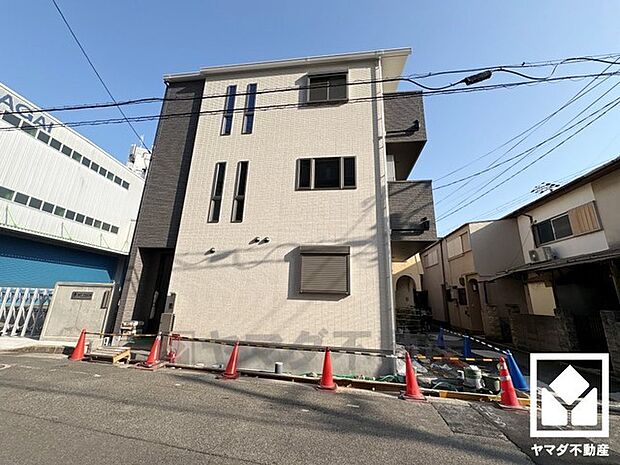 キッチンは空間を有効活用できる壁付けタイプ。