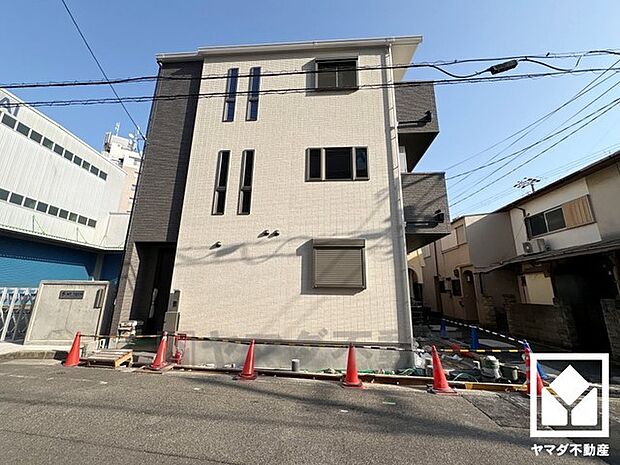 浴室暖房乾燥機付き。真冬の寒い浴室を暖かく、また雨の日の洗濯物の乾燥にと多用途に活躍する機能です。