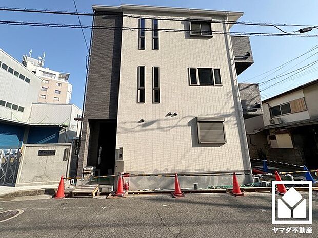 ガス温水式床暖房「ヌック」2点付きで、寒い冬でも足元ポカポカ。ホコリを巻き上げないのでお子様のいるご家庭にもおすすめです。エアコンの風が苦手な方や、アレルギー体質の方も快適にお住まいいただけます。