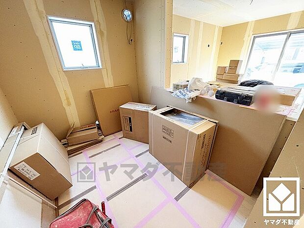 カウンターキッチンなので配膳や片付けがしやすく、お料理中でもお子様の様子が分かって安心です。