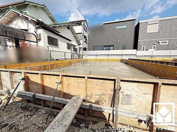 「ミニコープ西武庫」まで徒歩4分、「ファミリーマート尼崎常松」まで徒歩8分、「ウエルシア尼崎武庫元町店」まで徒歩15分など、お買い物施設が徒歩圏内に複数あり便利な住環境です。