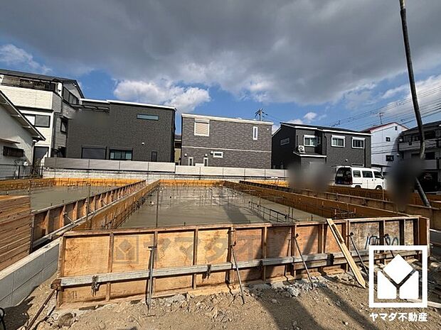 「ミニコープ西武庫」まで徒歩4分、「ファミリーマート尼崎常松」まで徒歩8分、「ウエルシア尼崎武庫元町店」まで徒歩15分など、お買い物施設が徒歩圏内に複数あり便利な住環境です。