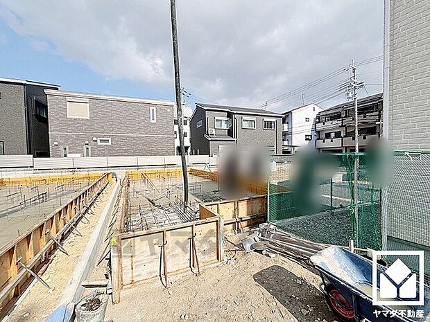 キッチンには床下収納がございます。災害時の非常食や食料品のストックなども保存できます。