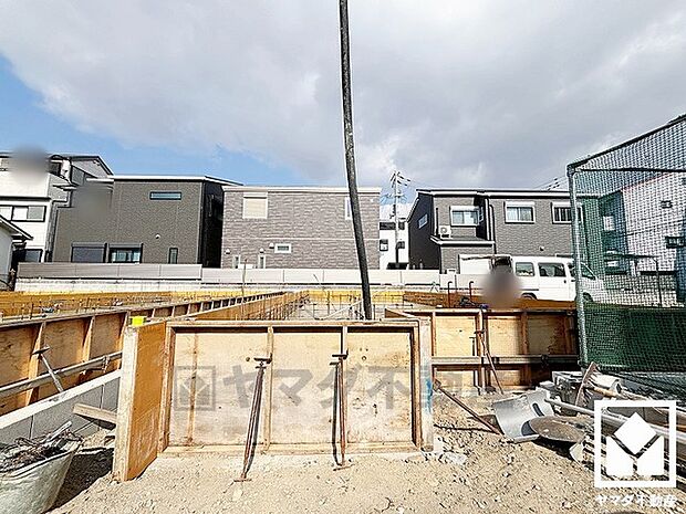 シャンプードレッサー付き。シャワー付き水栓なので、忙しい朝でも身支度がしやすく時短になります。