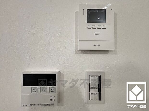 リモコンやTVモニターホン、スイッチパネルが一か所にございますので空間がスッキリしてリビングの美観を損なわず、一元管理できるため操作性・利便性も向上します。