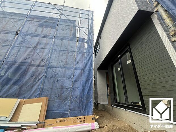 家族との時間も、自分だけの時間も心地よく過ごせる。シンプルで飽きのこない設計が、暮らしに余白をもたらします。この住宅は、日々の暮らしをそっと支えてくれます。