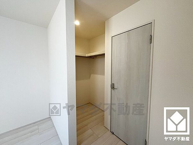 全居室にウォークインクローゼットがございますので、お部屋の広さを最大限に活用できます。お洋服はもちろん、スーツケースなどの大物もしっかり収納できます。