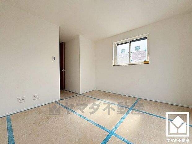 約7.1帖の2階洋室です。ウォークインクローゼット付きのお部屋で整理整頓しやすいです。