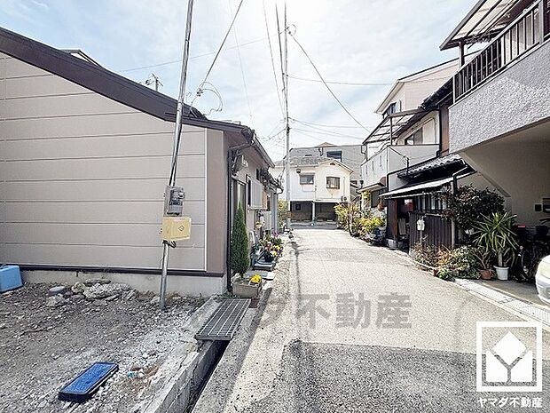 宅配ボックスも完備しています。留守でも安心、荷物の受け取りをスムーズに。