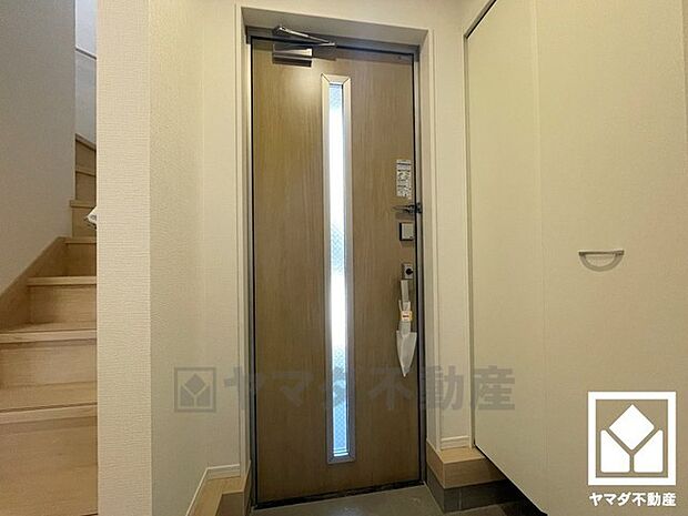 玄関にはシューズボックスを完備。家族の靴もしっかり収納できるので、玄関がいつも片付き、気持ちよくお客様を迎えられます。