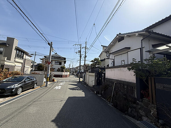前面道路です！幅員６m！西側から撮影！