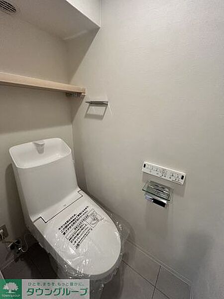 清潔で快適なトイレ空間を、温水洗浄便座完備♪