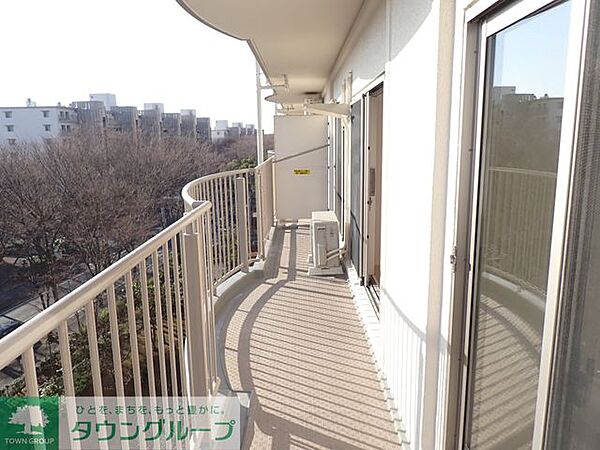 奥行きのある約13.48m2のバルコニー♪