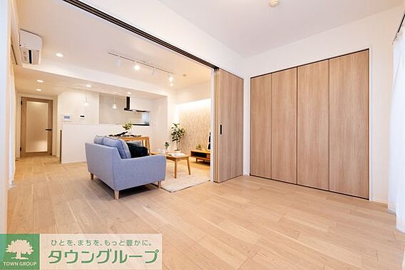 扉を開けて広い...