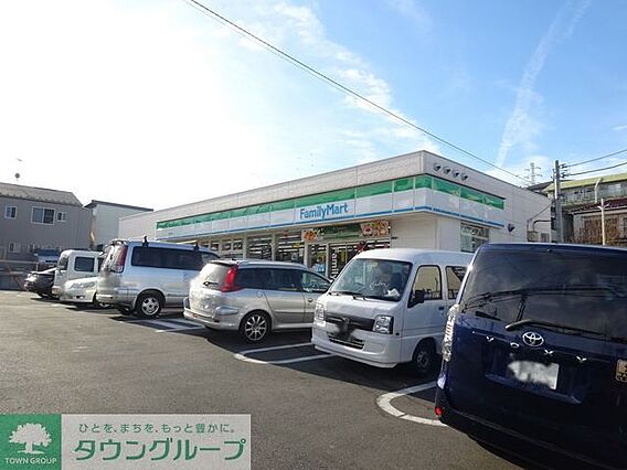 ファミリーマー...