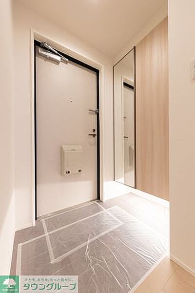 木目調で落ち着いた雰囲気の玄関がお出迎え♪