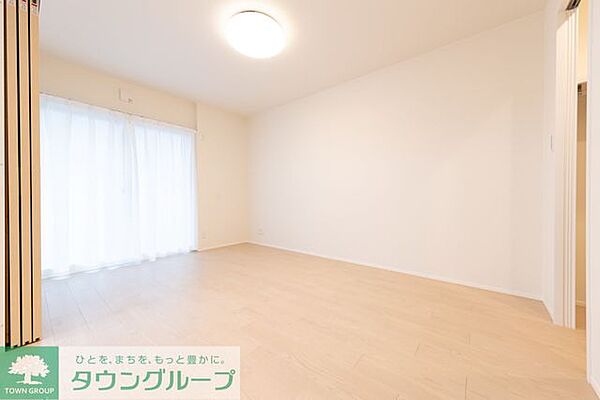 扉を開けて広いリビングとしてもお使いになれます♪