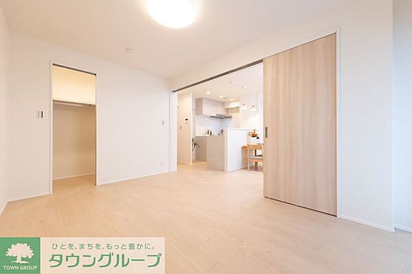 南東向き！陽当たり良好な約6.9帖の洋室