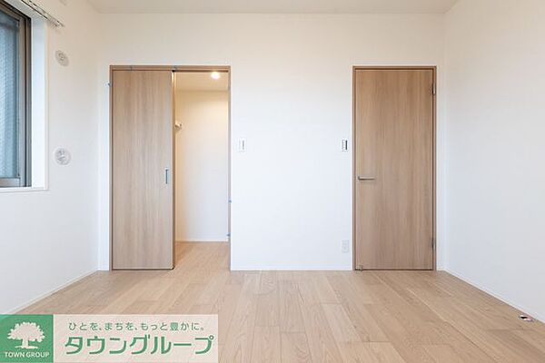 ナチュラルカラーの約6.2帖洋室♪