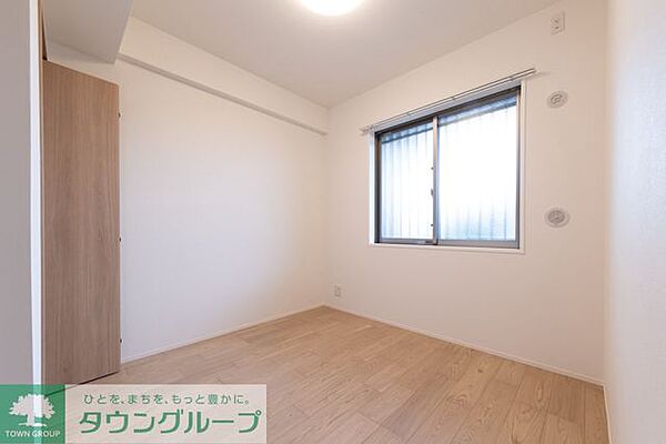落ち着いた雰囲気の約4.9帖の洋室♪
