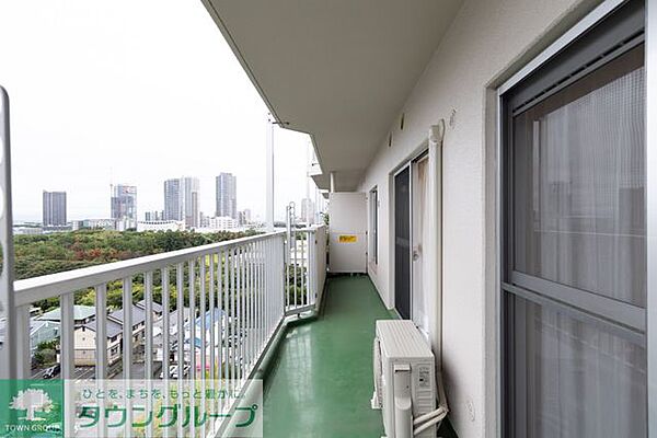 南東向きで陽当たりの良いバルコニーで、ゆったりとした時間を♪