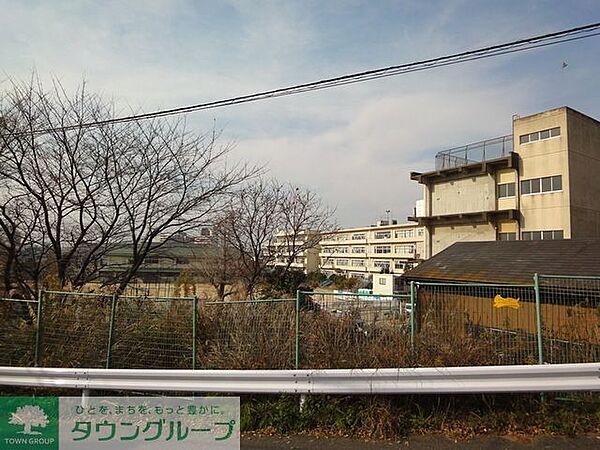 松戸市立第三中学校 中学校 660m