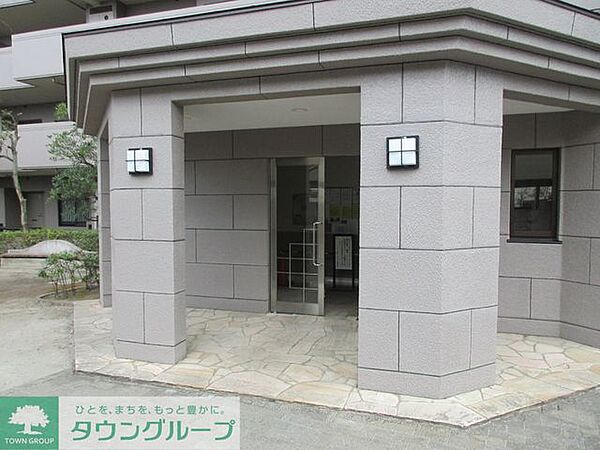 重厚感のある綺麗なエントランス♪